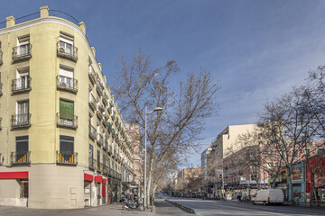 Obraz premium A street in the city with facades of old buildings