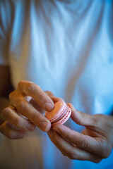 A pastry chef makes macaroon