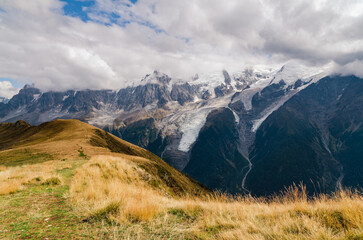 Hiking trail with views of the Bossons glacier and the Mont Blanc