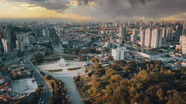 Museu Pal&aacute;cio Ipiranga S&atilde;o Paulo Capital Parque Arquitetura Urbana Independ&ecirc;ncia Brasil Brasileira Margens Pl&aacute;cidas Rio Est&aacute;tua Monumento P&ocirc;r do Sol Cidade Paulista &Aacute;rvores Urbanismo Turismo Metr&oacute;pole