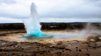 A geyser that explodes in Iceland 