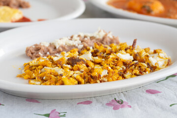 huevo con carne seca