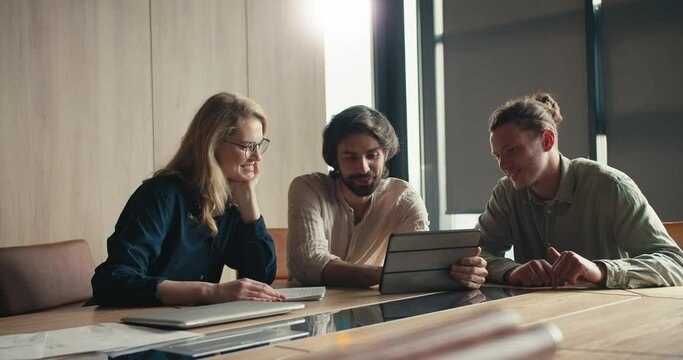 Sunny Collaborations: Inspiring Exchange and Teamwork in the Vibrant Office