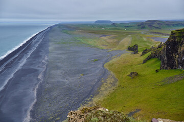 Fototapeta na wymiar Vista de la Playa de arena negra Reynisfjara, Iceland