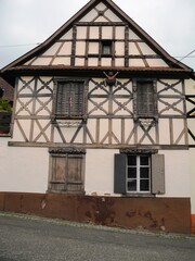 Boersch, village aux maisons au décor typique en Alsace. Détail Région de Grand Est. France Europe