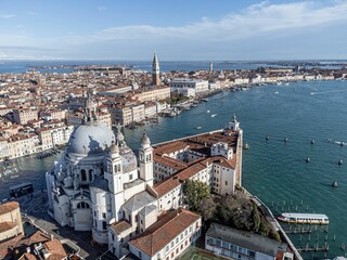 Obraz premium Aerial view of the Basilica di Santa Maria della Salute on a sunny morning