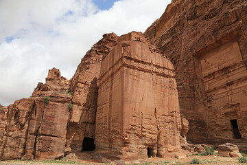 jordania petra ciudad perdida tumbas reales nabateo desfiladero rosa esculpida en la roca 4M0A0972-as23