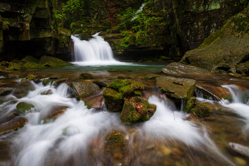 Fototapeta na wymiar Vodopády Satiny, waterfalls, water, trees,