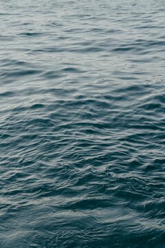 Soft sea waves on the water surface © Sara Montalbano/Wirestock Creators