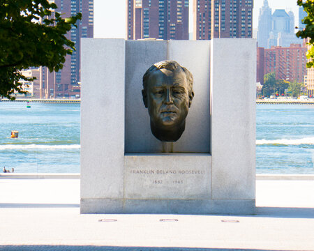 Four Freedoms Park, Roosevelt Island, New York City, USA: Bust of FDR at Four Freedoms Park, Roosevelt Island, NY