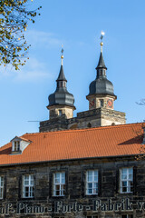 Fototapeta na wymiar Die beiden Türme der Stadtkirche in der historischen Innenstadt von Bayreuth (Franken, Bayern)