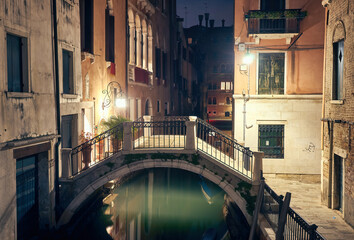 Fototapeta na wymiar Venice night romantic pier lantern city