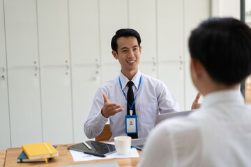 Obraz premium businessman sitting in in office working with laptop computer.