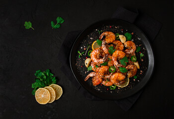Fried shrimp, headless, with spices, grilled, homemade, no people, - obrazy, fototapety, plakaty