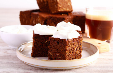 Gingerbread brownies with sliced almond