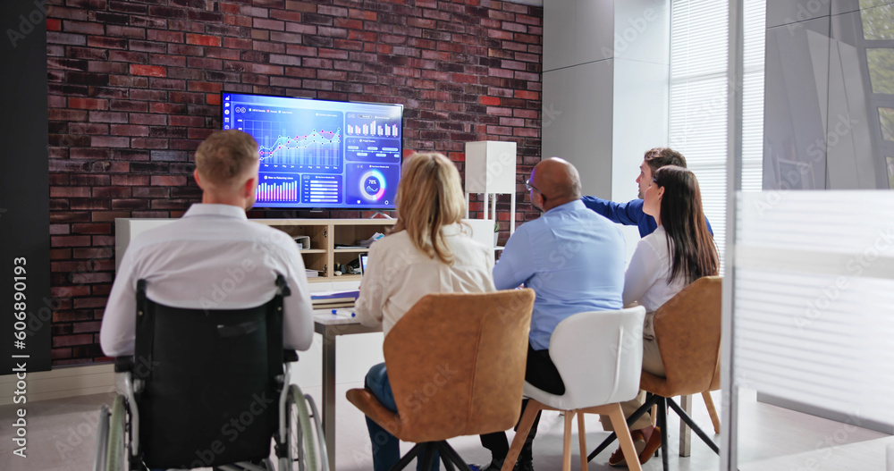 Poster Computer Data Analyst People Using Dashboard