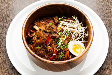 noodle with meat and vegetables