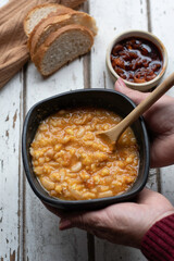 Locro tradicional argentino. Locro criollo. Es una comida caliente, nutritiva, con proteínas. Ideal para épocas de frío. Locro con porotos, maíz, zapallo, cebolla, embutidos, chorizos colorados. 