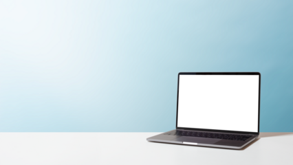 青い壁とノートパソコン