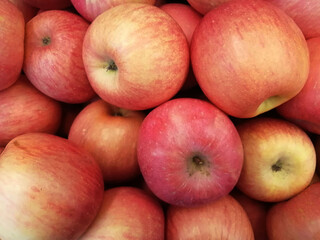 Fototapeta na wymiar Fresh ripe red apples as background