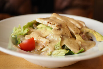 vegetable salad with grilled chicken 