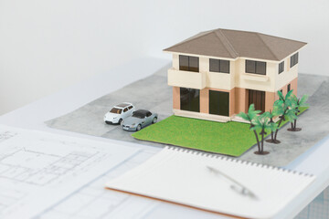 ミニチュアサイズの家の模型・住宅模型・建築模型・設計図
