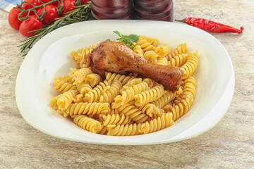 Roasted chicken leg with macaroni