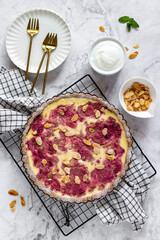 Rhubarb tarte with cream cheese filling