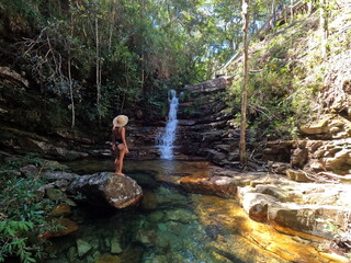 Turista no complexo Cachoeira do Loquinhas em alto Paraíso de Goiás, na chapada dos Veadeiros