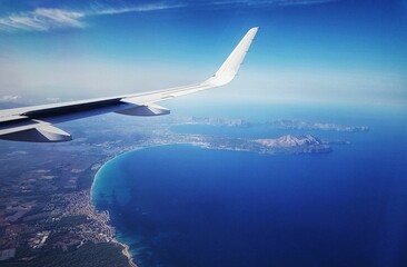 Fototapeta premium Airplane flying over sea