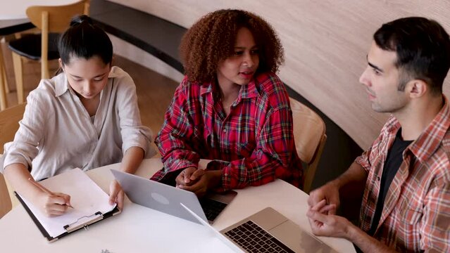 Everywhere Learning Education Lifestyle, Caucasian Teacher Has Private Class Outside The School, Group Of Students Pay Attention To Subjects Examination And Discuss With Tutor Man In Co-working Space