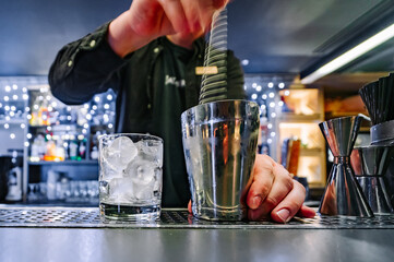 man hand bartender making cocktail in glass on the bar counter