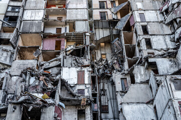Destroyed residential building with apartments after russian missle rocket attack during war in Ukraine closeup. House ruins in city Kharkiv - obrazy, fototapety, plakaty