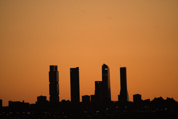 Fototapeta na wymiar Torres de Madrid de noche
