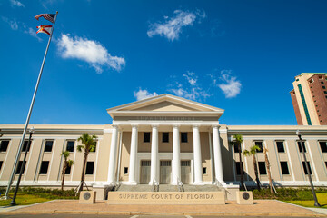 Florida Supreme Court in Tallahassee - 607088587