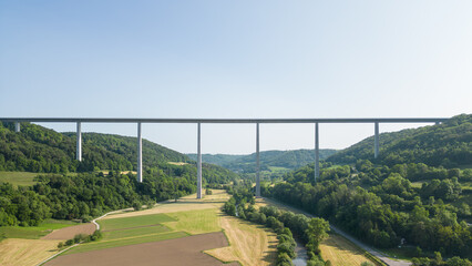 Autobahn A6  und Kochertalbrücke in Hohenlohe, Deutschland