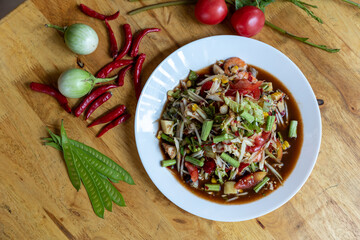 Popular Thai dishes Spicy Papaya Salad with Raw Blue Crab