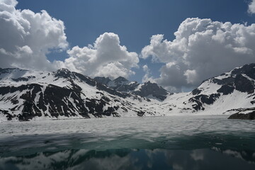 Fototapeta na wymiar lake in austrian alps