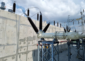 115kV Incoming feeder from step-up power transformer to the gas-insulated substation.
