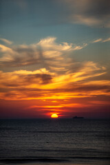 Obraz premium morning sunrise over atlantic ocean in virginia beach virginia