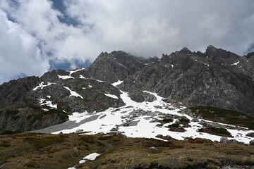 Fototapeta na wymiar peaks of the Alps in Austria