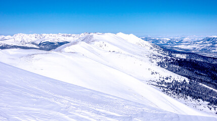 Obraz premium breckenridge colorado ski resort town and ski slope in spring