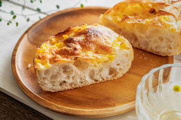 チーズとコーンのフランスパ