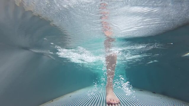 Wasser treten in Kneippbecken, Hydrotherapie, Gesunder Lebensstil