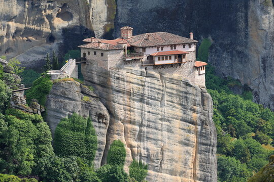Meteora with Monastyr Rusanu at Meteora