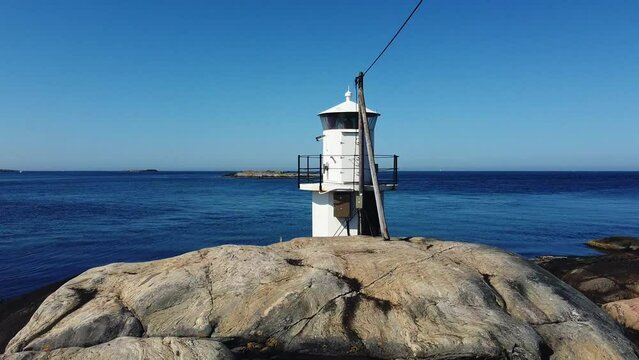 Drone footage from lighthouses and ilands north of H&ouml;n&ouml; harbour. H&ouml;n&ouml; is an island just north of Gothenburg.