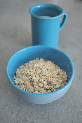 roasted oats flakes in a bowl on table 