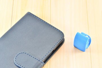 子供にスマホを持たせるイメージ