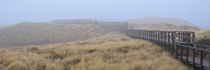 Holzsteg und Treppe durch die Dünen, Sylt, Nordfriesische Insel, Nordfriesland, Nordsee,...