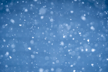 降雪のイメージ　雪が降っているイメージ